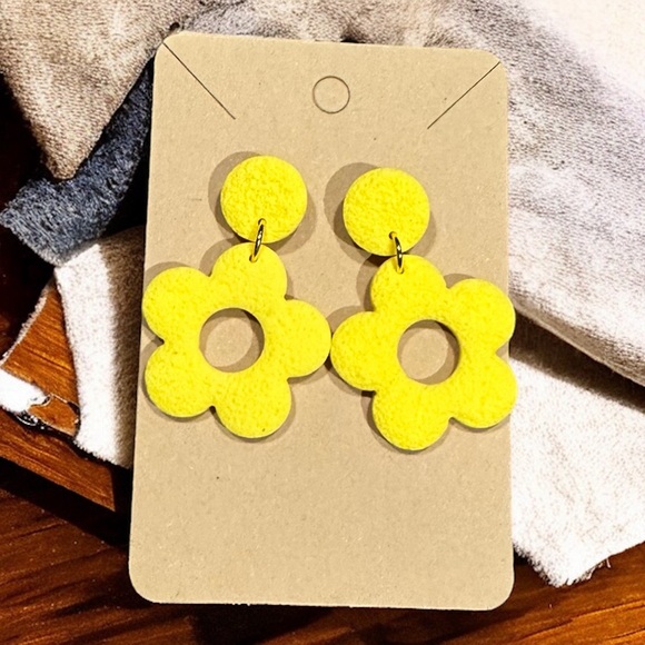 Pastel Flower Stud Polymer Clay Earrings - Picture 4 of 7